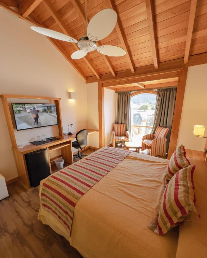 Hotel Y Cabanas Le Village Сан-Мартин-де-лос-Андес Экстерьер фото