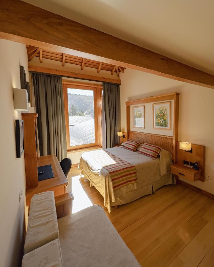 Hotel Y Cabanas Le Village Сан-Мартин-де-лос-Андес Экстерьер фото