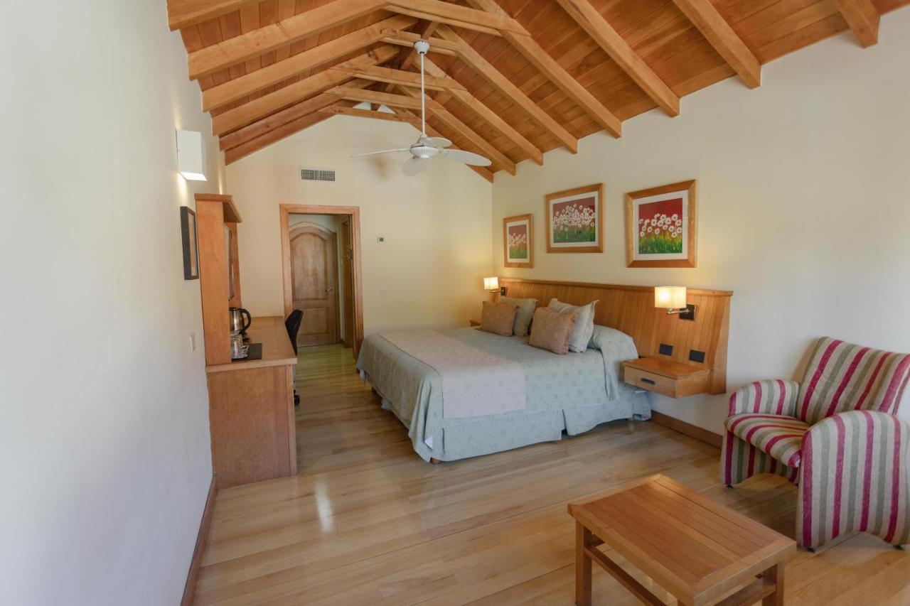 Hotel Y Cabanas Le Village Сан-Мартин-де-лос-Андес Экстерьер фото