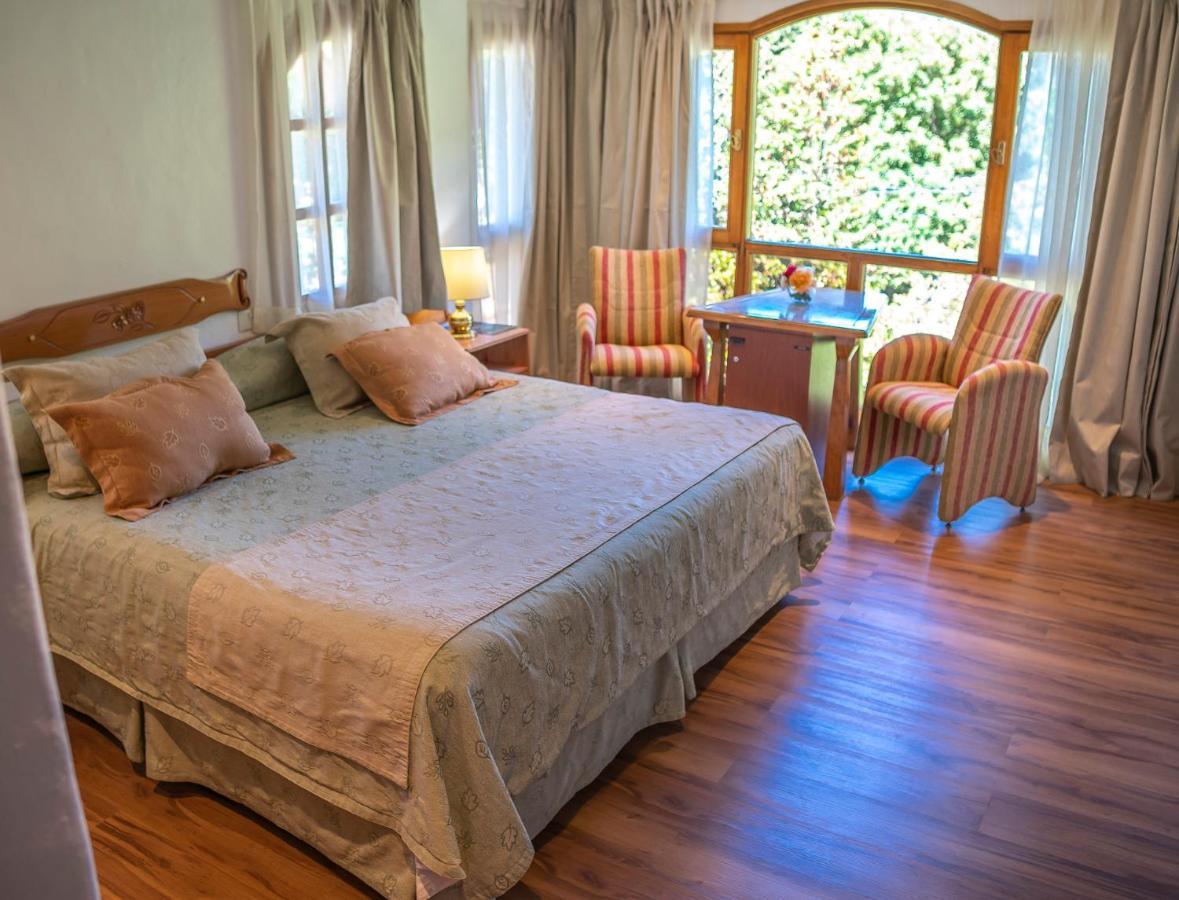 Hotel Y Cabanas Le Village Сан-Мартин-де-лос-Андес Экстерьер фото