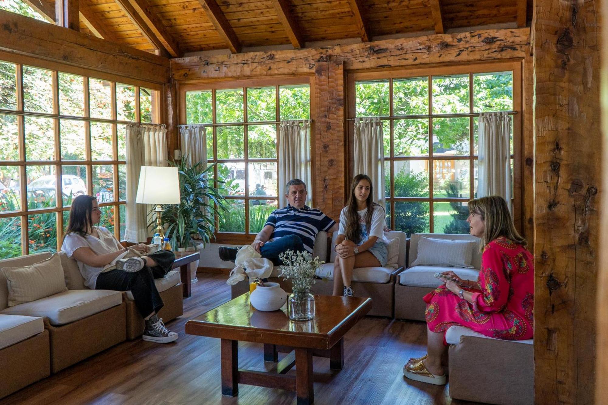 Hotel Y Cabanas Le Village Сан-Мартин-де-лос-Андес Экстерьер фото