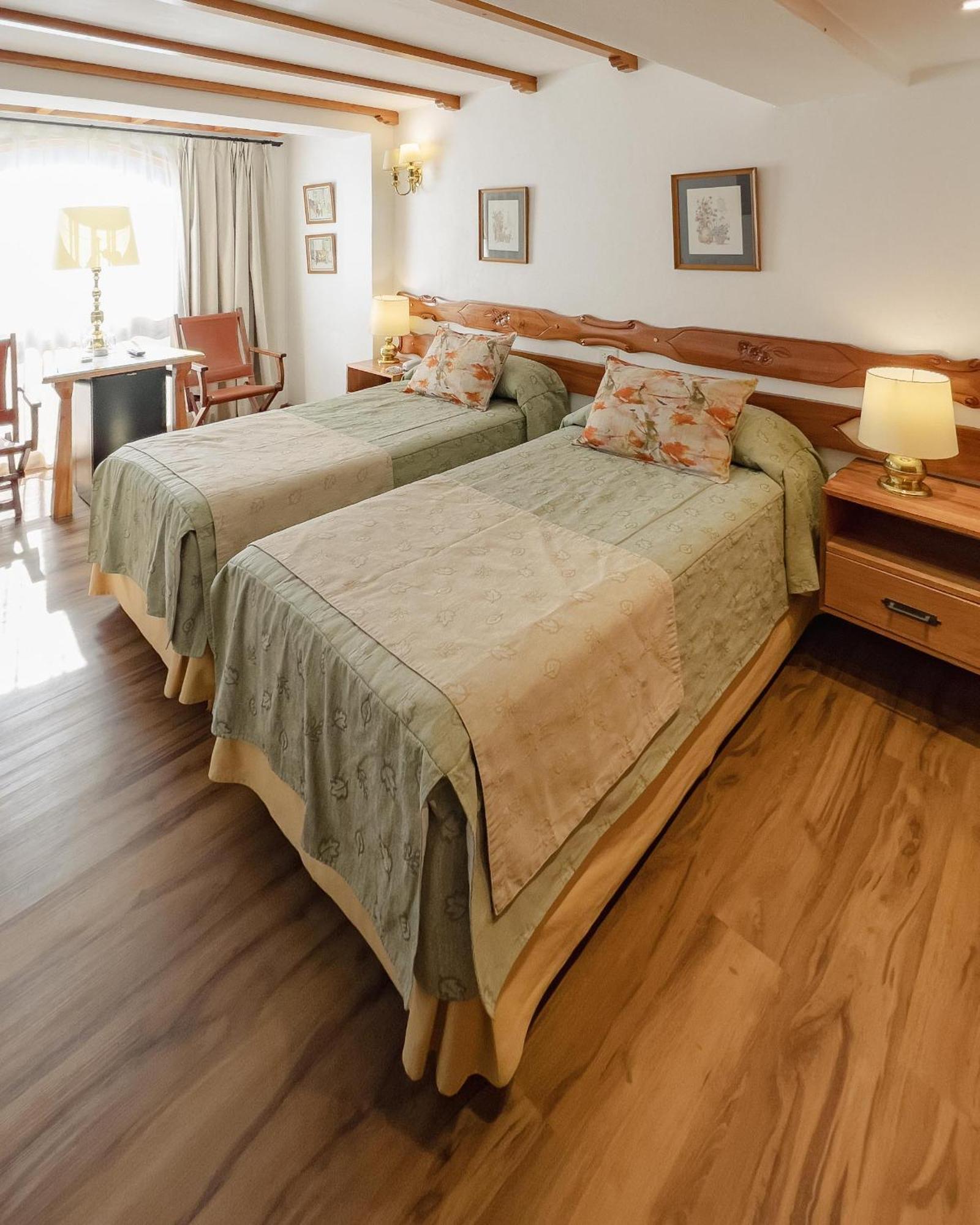 Hotel Y Cabanas Le Village Сан-Мартин-де-лос-Андес Экстерьер фото