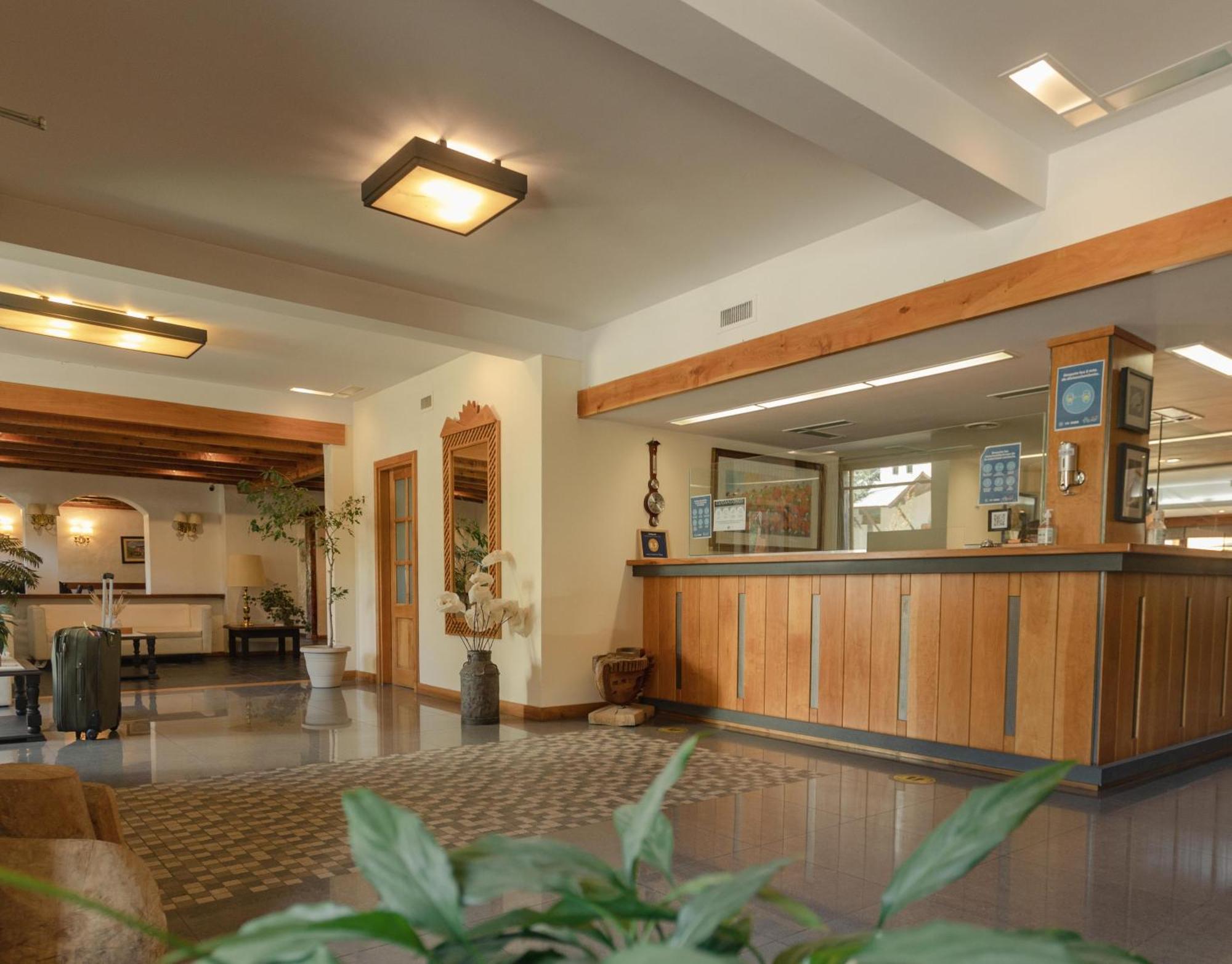 Hotel Y Cabanas Le Village Сан-Мартин-де-лос-Андес Экстерьер фото
