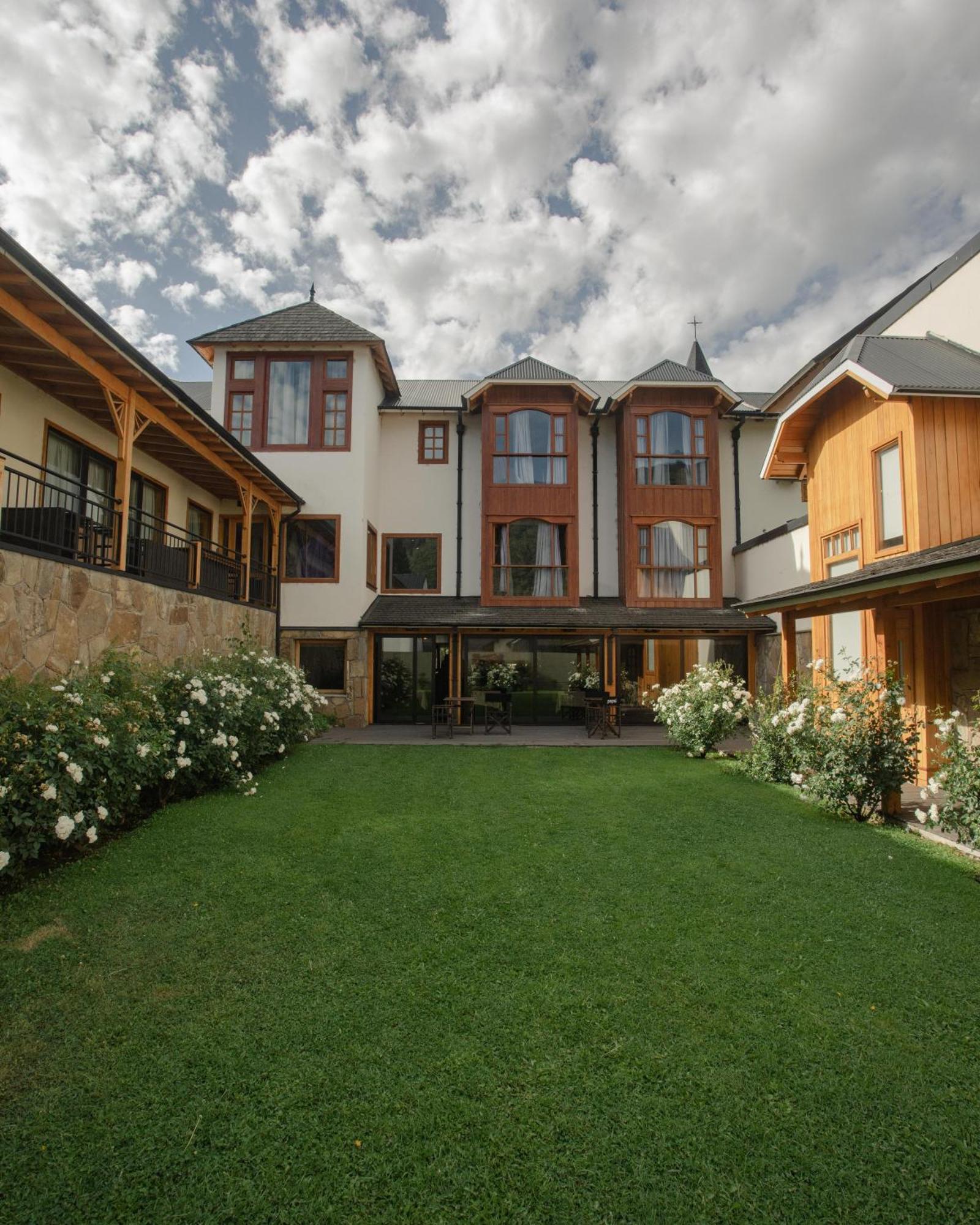 Hotel Y Cabanas Le Village Сан-Мартин-де-лос-Андес Экстерьер фото